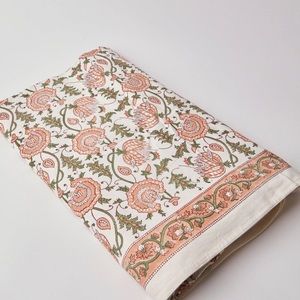 Graden rose table cloth